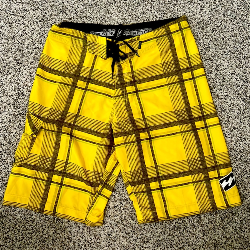 Billabong platinum stretch yellow plaid board shorts size 32 with real pocket